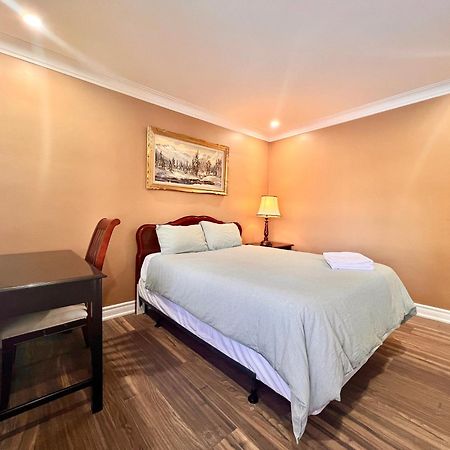 Upgraded Rooms With Bath 7-Min To Subway Near Downsview Rogers Stadium Торонто Екстер'єр фото