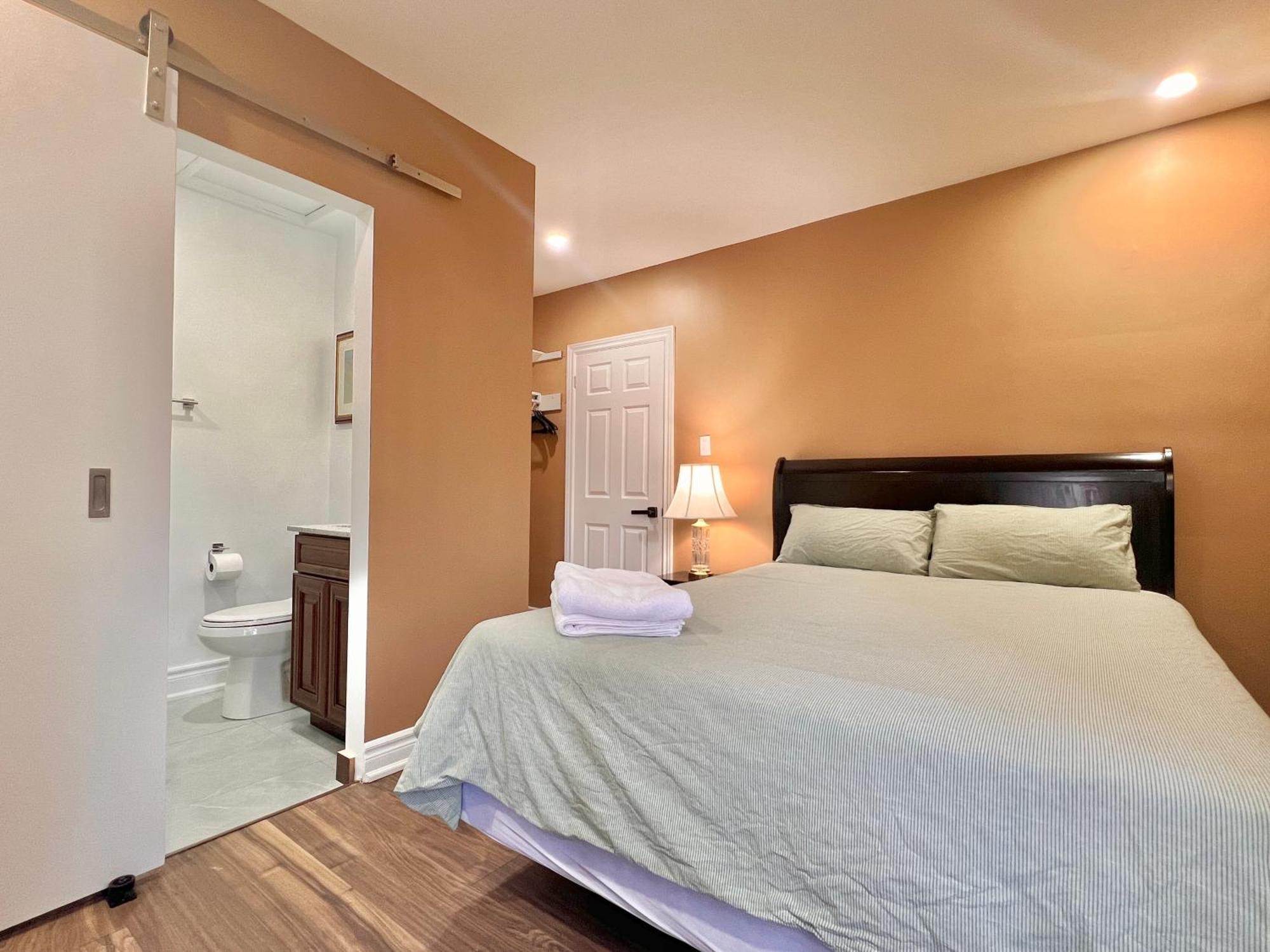 Upgraded Rooms With Bath 7-Min To Subway Near Downsview Rogers Stadium Торонто Екстер'єр фото