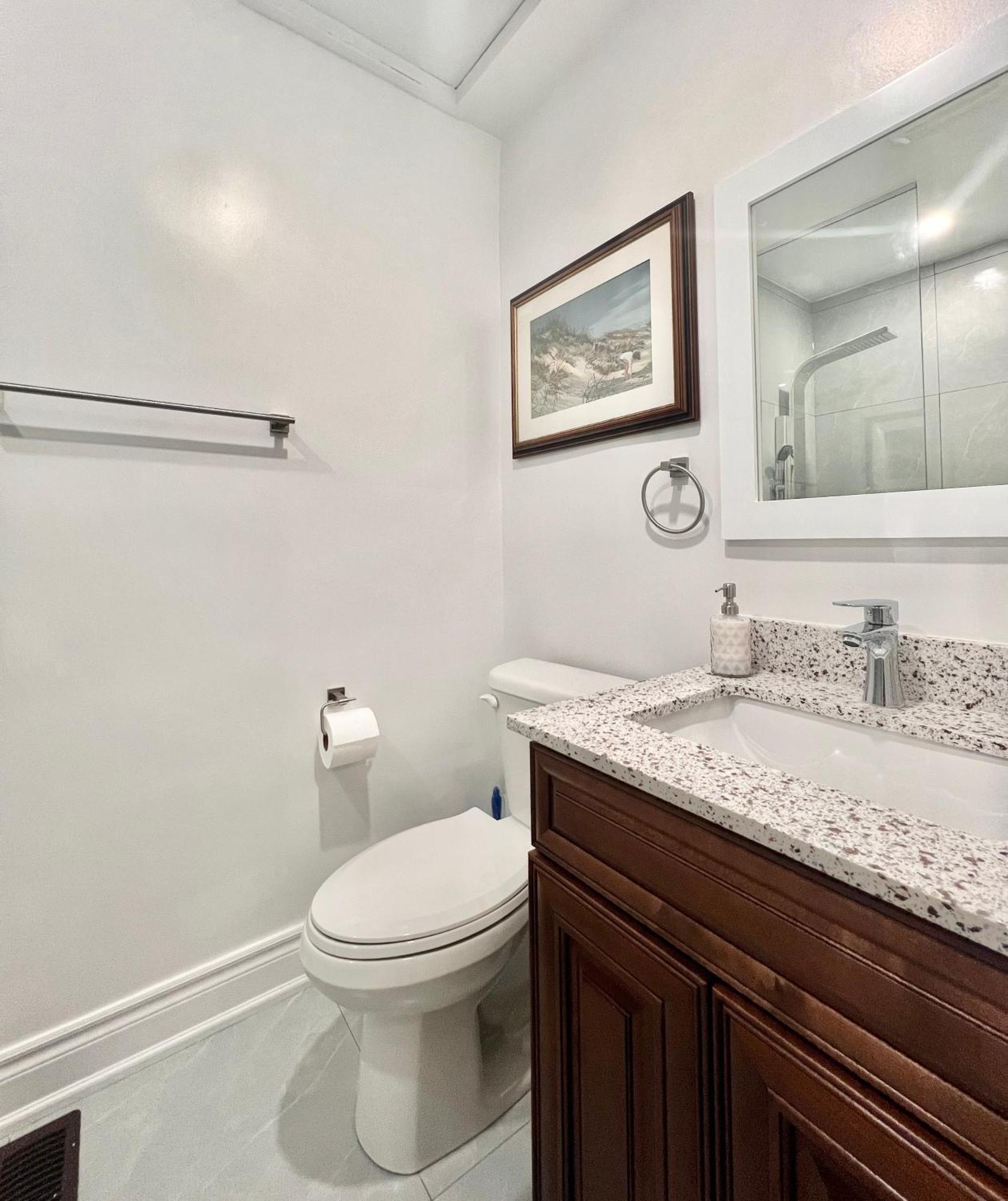 Upgraded Rooms With Bath 7-Min To Subway Near Downsview Rogers Stadium Торонто Екстер'єр фото