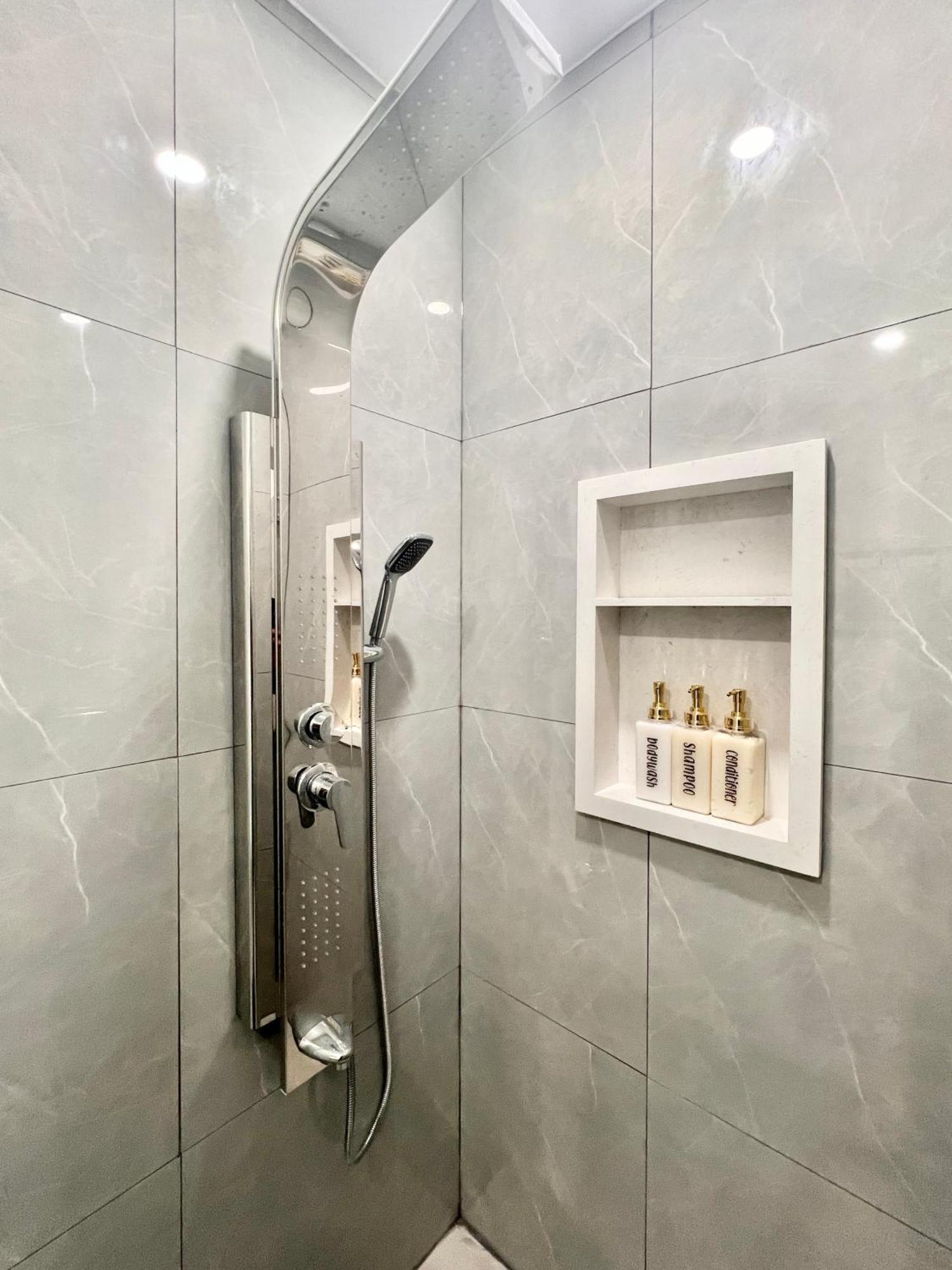 Upgraded Rooms With Bath 7-Min To Subway Near Downsview Rogers Stadium Торонто Екстер'єр фото