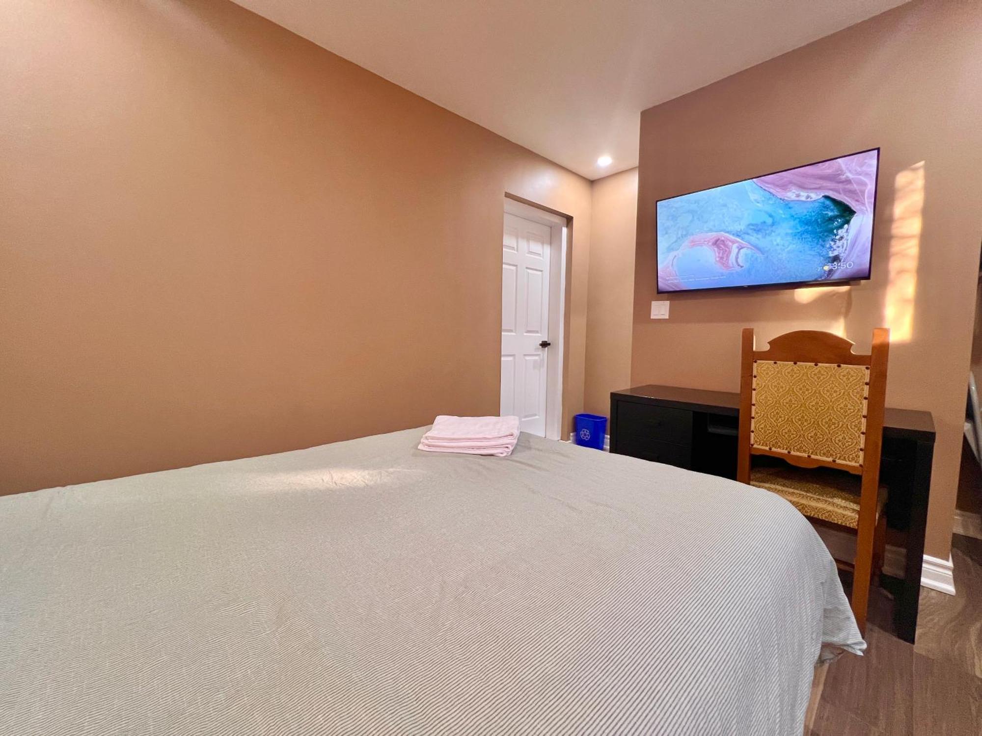 Upgraded Rooms With Bath 7-Min To Subway Near Downsview Rogers Stadium Торонто Екстер'єр фото