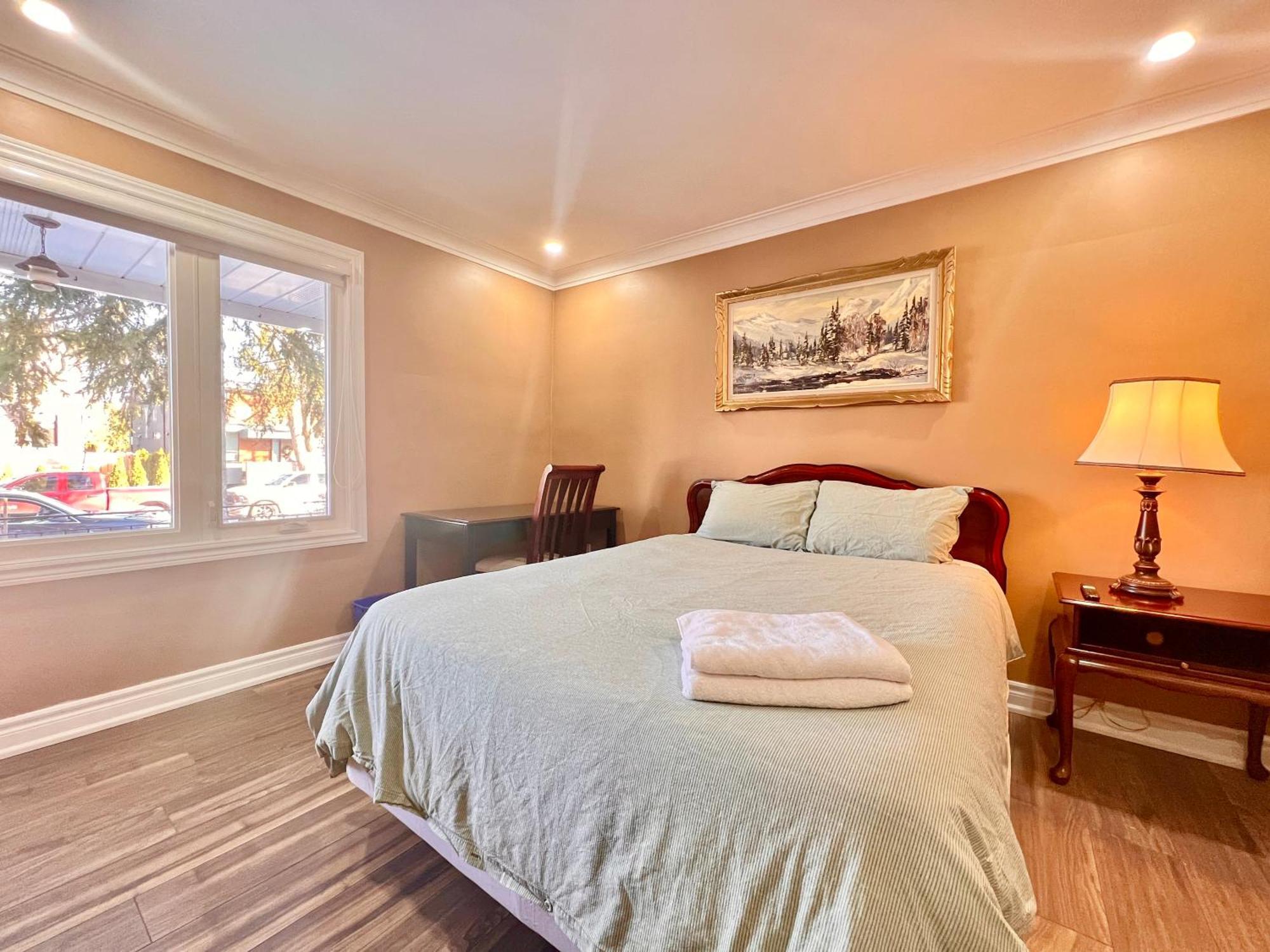 Upgraded Rooms With Bath 7-Min To Subway Near Downsview Rogers Stadium Торонто Екстер'єр фото
